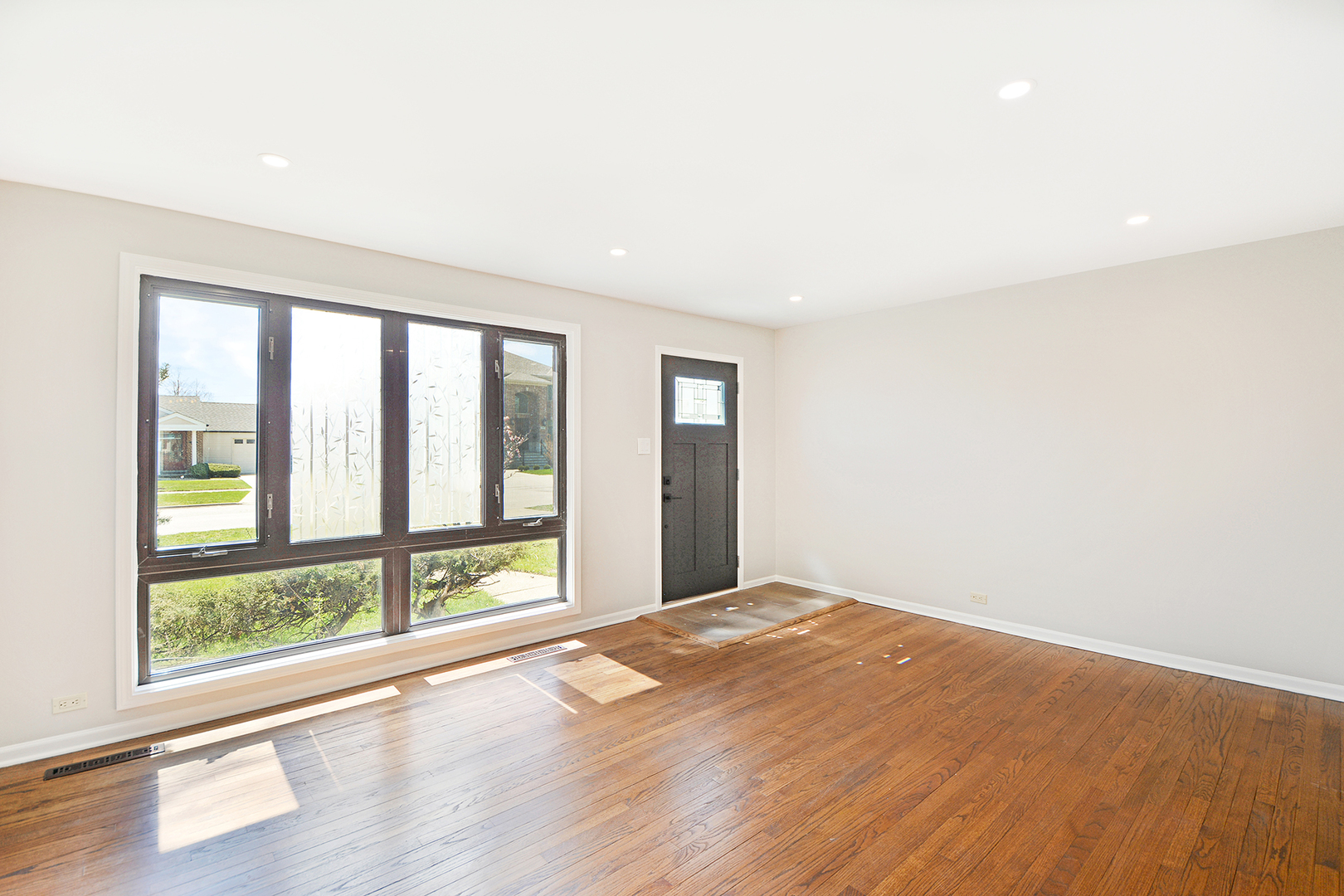 7048 Emerson Street Property Photo 5