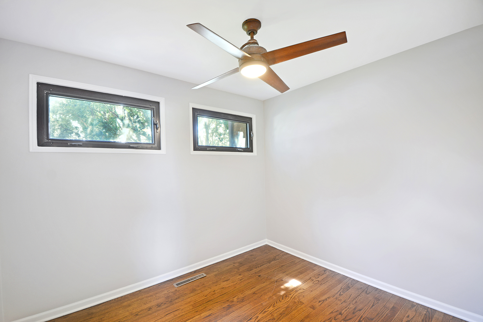 7048 Emerson Street Property Photo 20