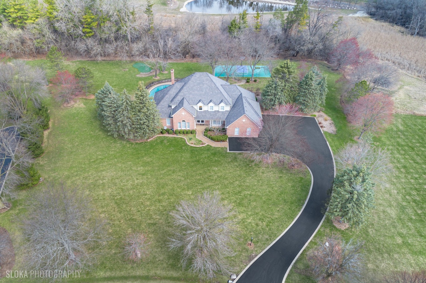 26 Stone Ridge Drive Property Photo 2