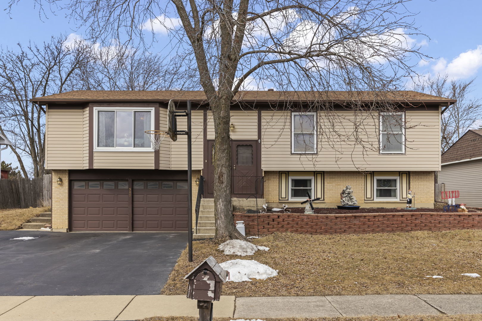 580 Whitehall Way Property Photo