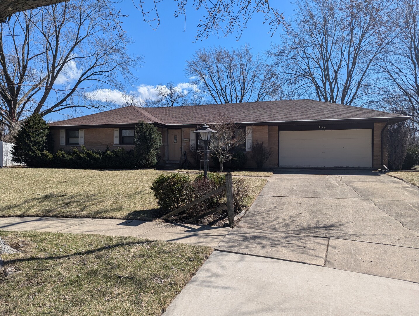 537 E Willow Court Property Photo