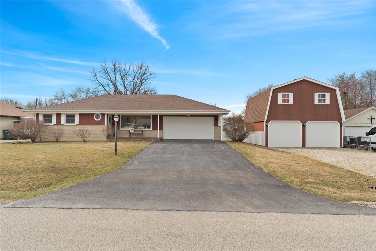 1915 Sprucewood Lane Property Photo