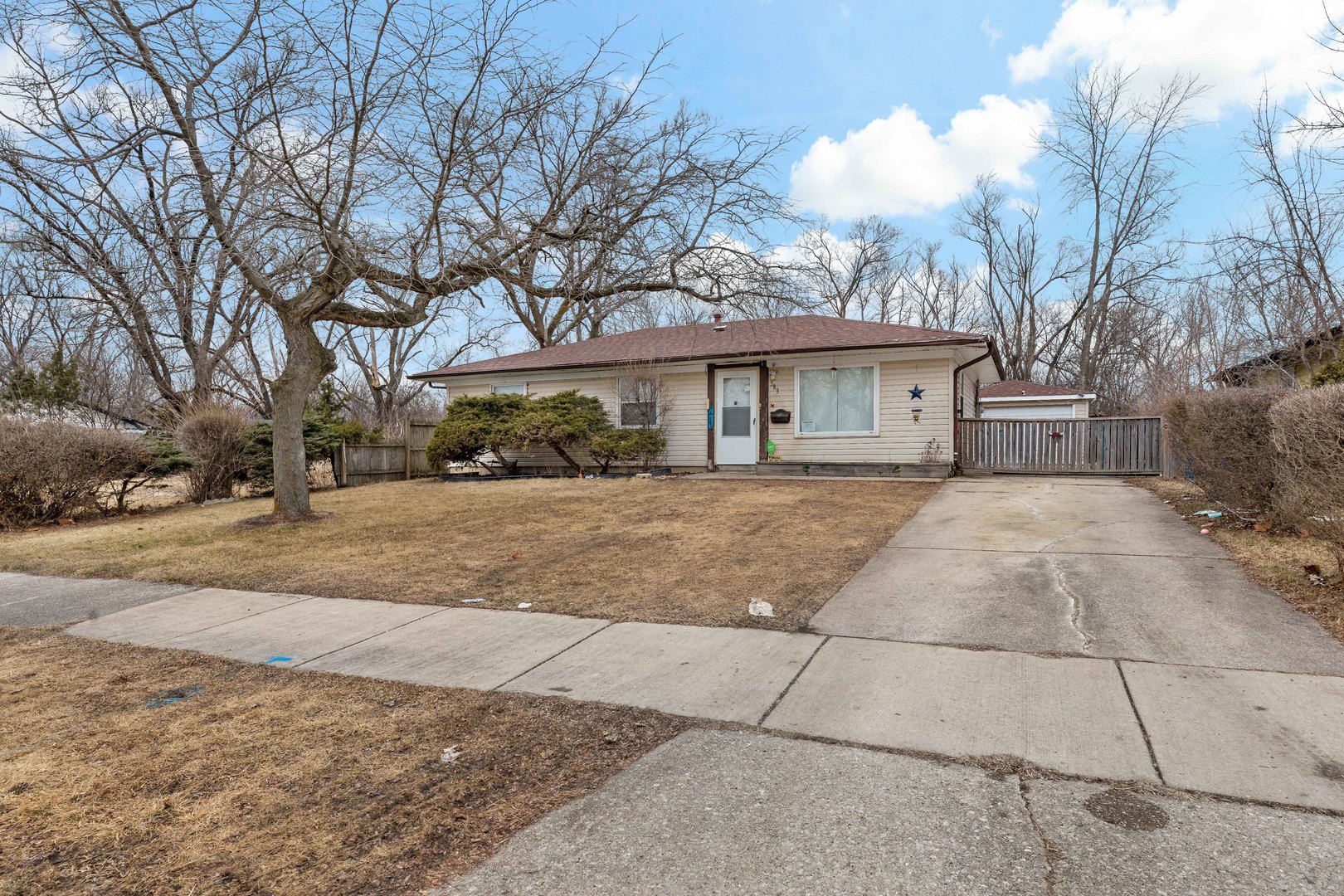583 Andover Street Property Photo