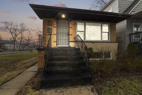 11937 S Calumet Avenue Property Photo