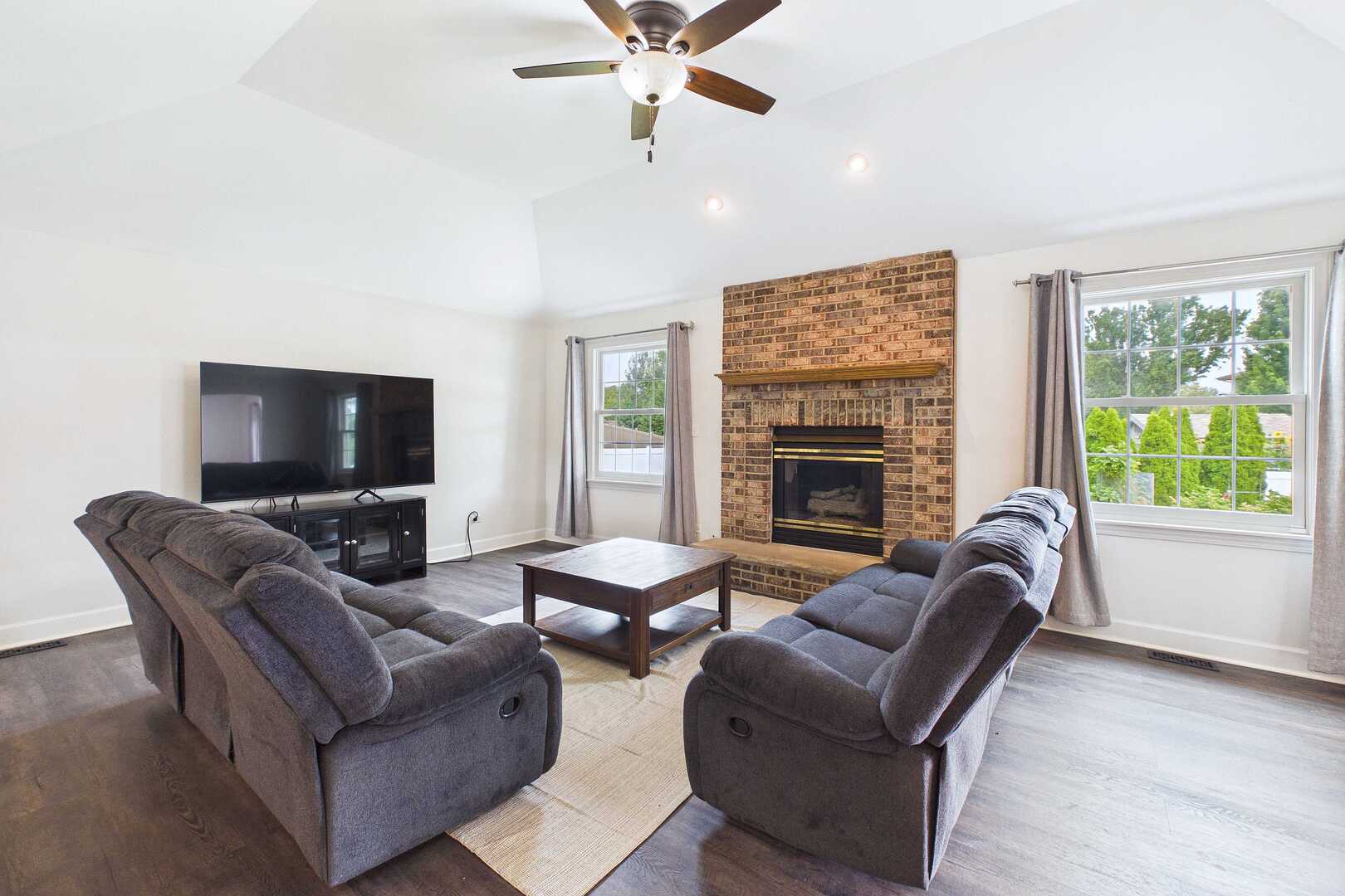 9260 Elm Avenue Property Photo 8
