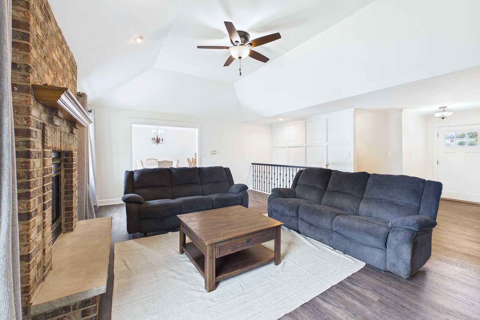 9260 Elm Avenue Property Photo 9