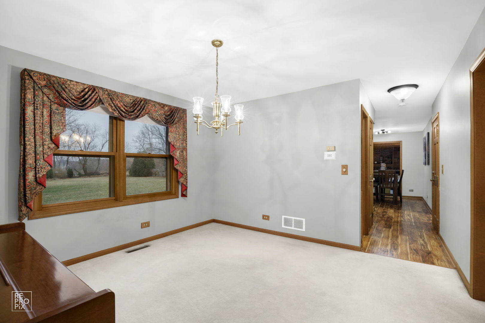 4n535 Foxfield Drive Property Photo 4