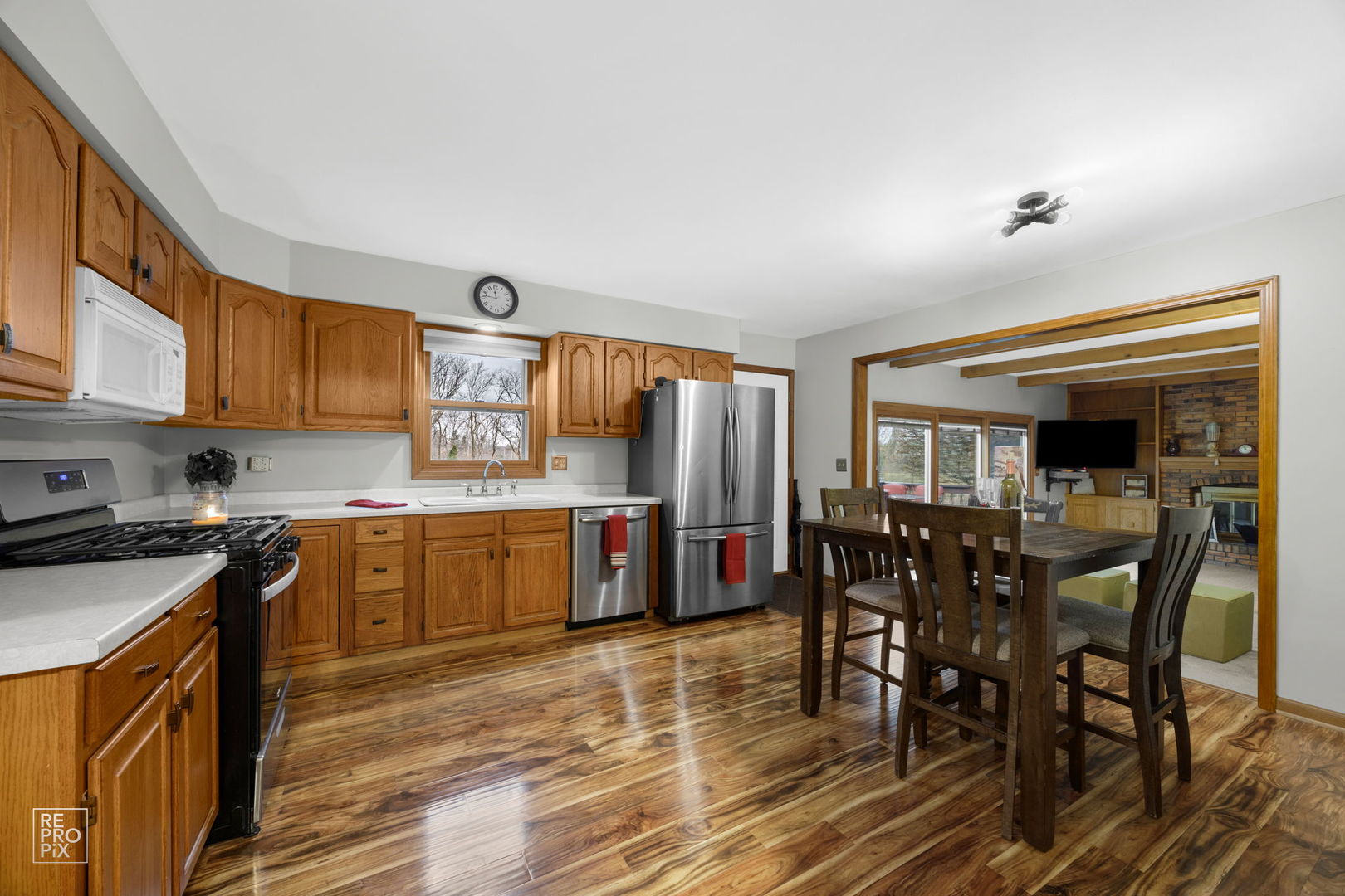 4n535 Foxfield Drive Property Photo 6