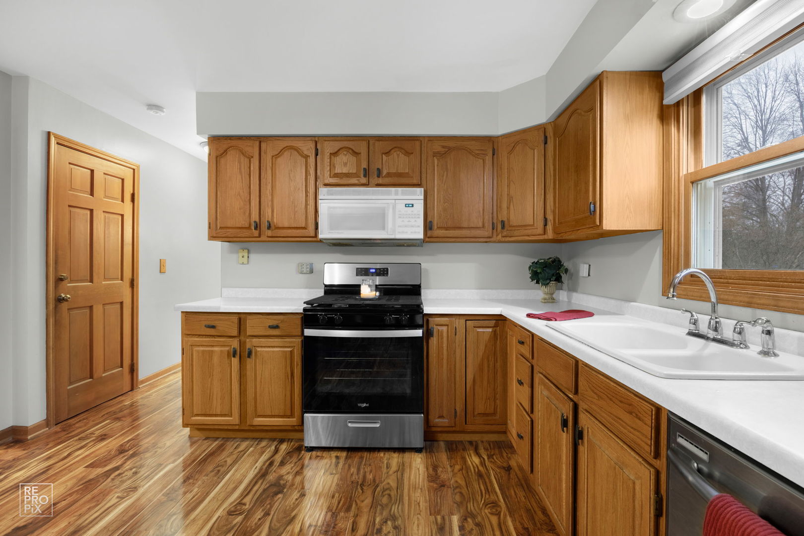 4n535 Foxfield Drive Property Photo 8