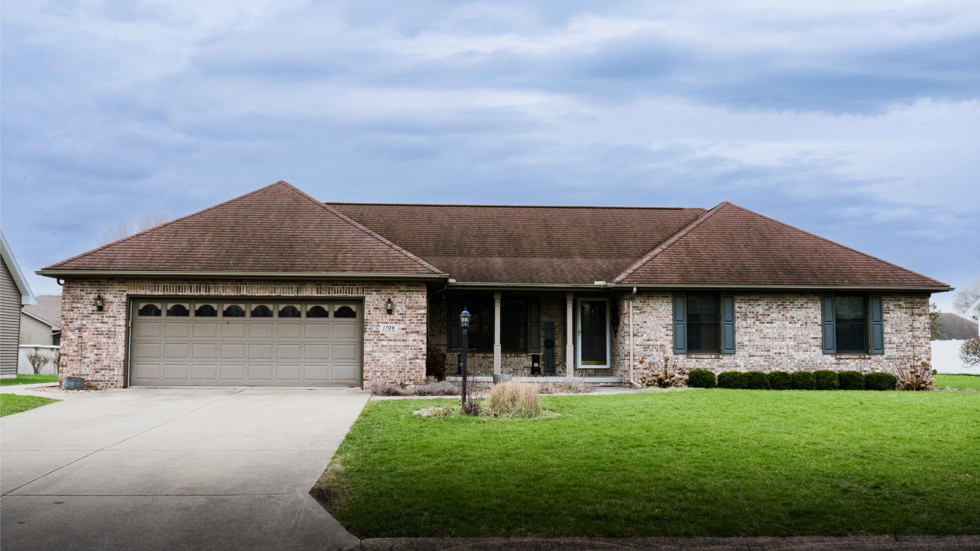 90 Real Estate Listings Main Image