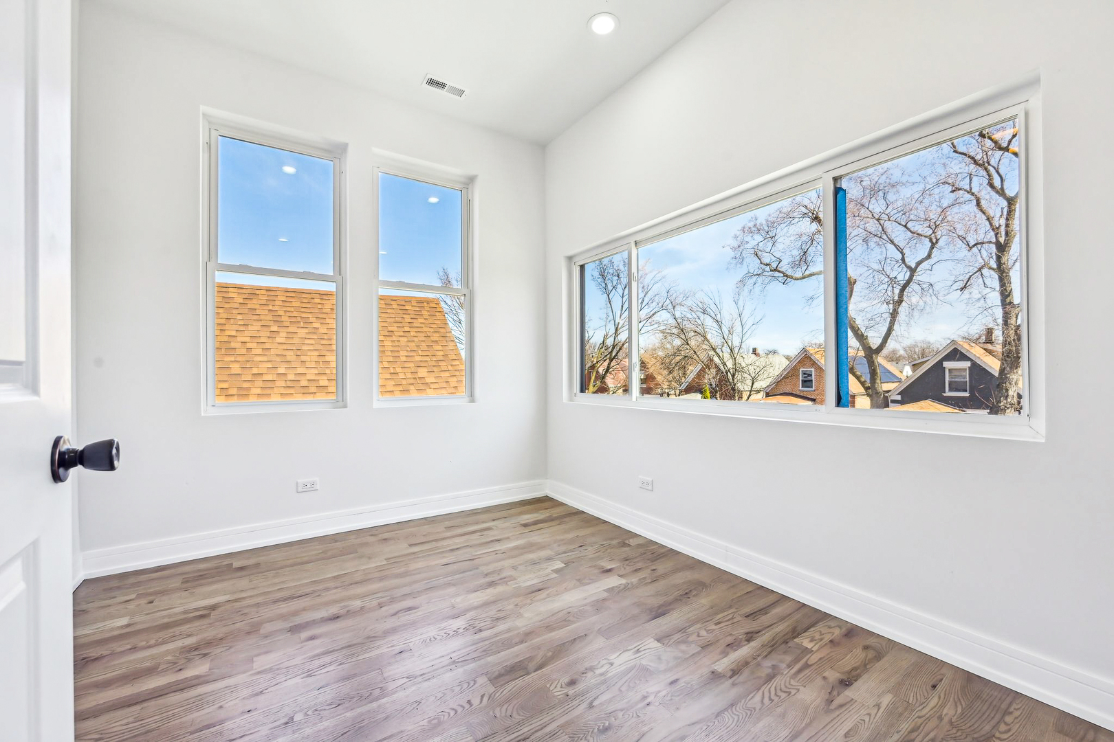 940 N Karlov Avenue Property Photo 37