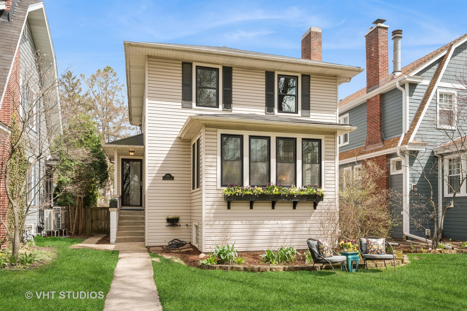 2211 Lincolnwood Drive Property Photo