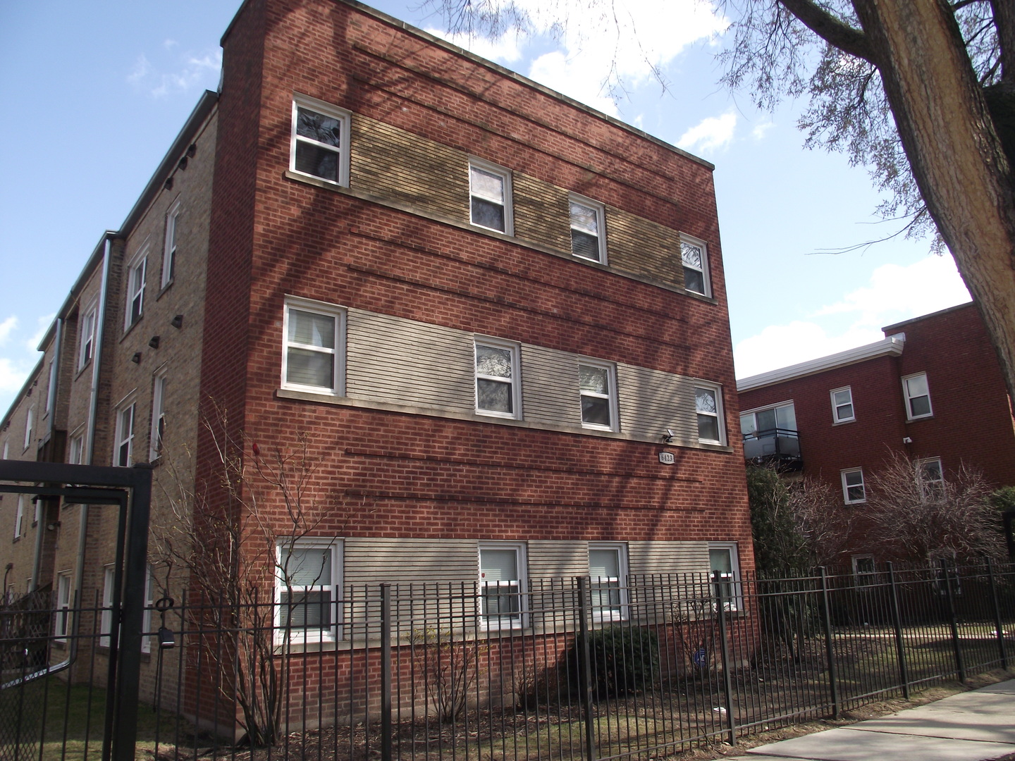 6423 N Damen Avenue 1w Property Photo