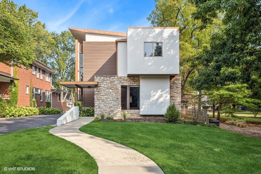 229 E Walnut Street Property Photo