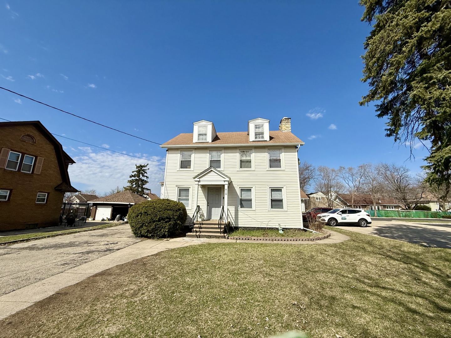 818 E New York Street Property Photo 1