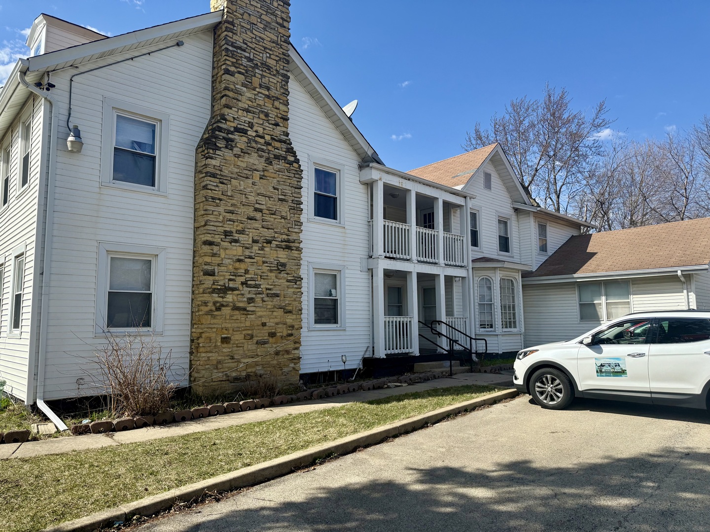 818 E New York Street Property Photo 3