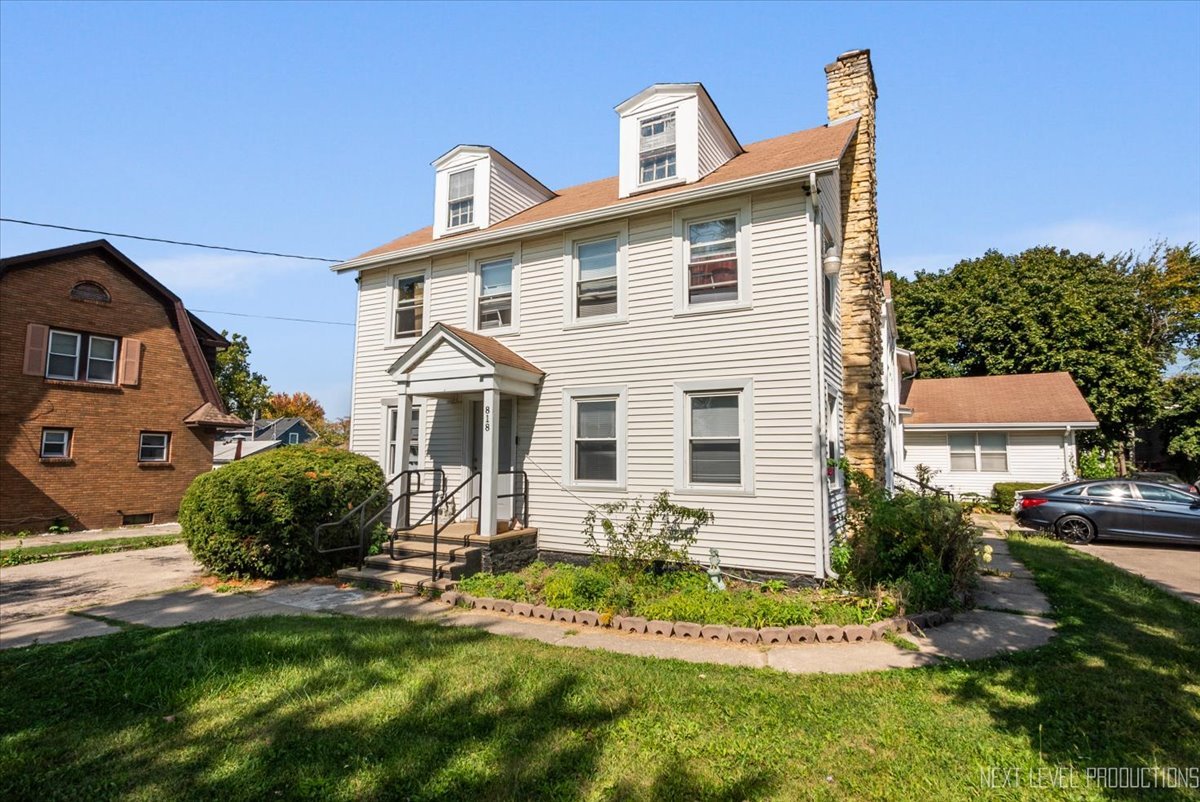 818 E New York Street Property Photo 3