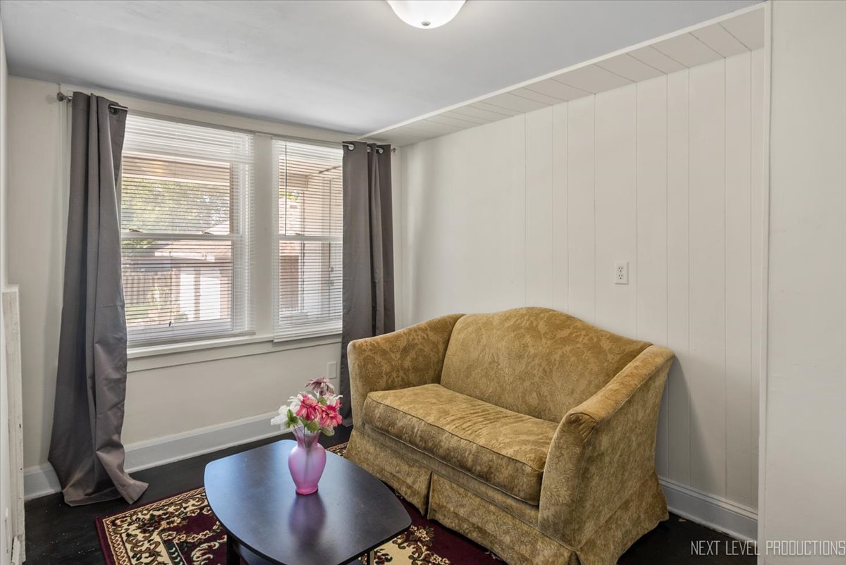 818 E New York Street Property Photo 15