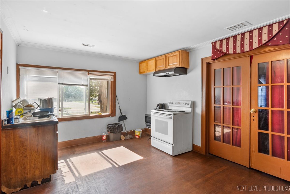 818 E New York Street Property Photo 17