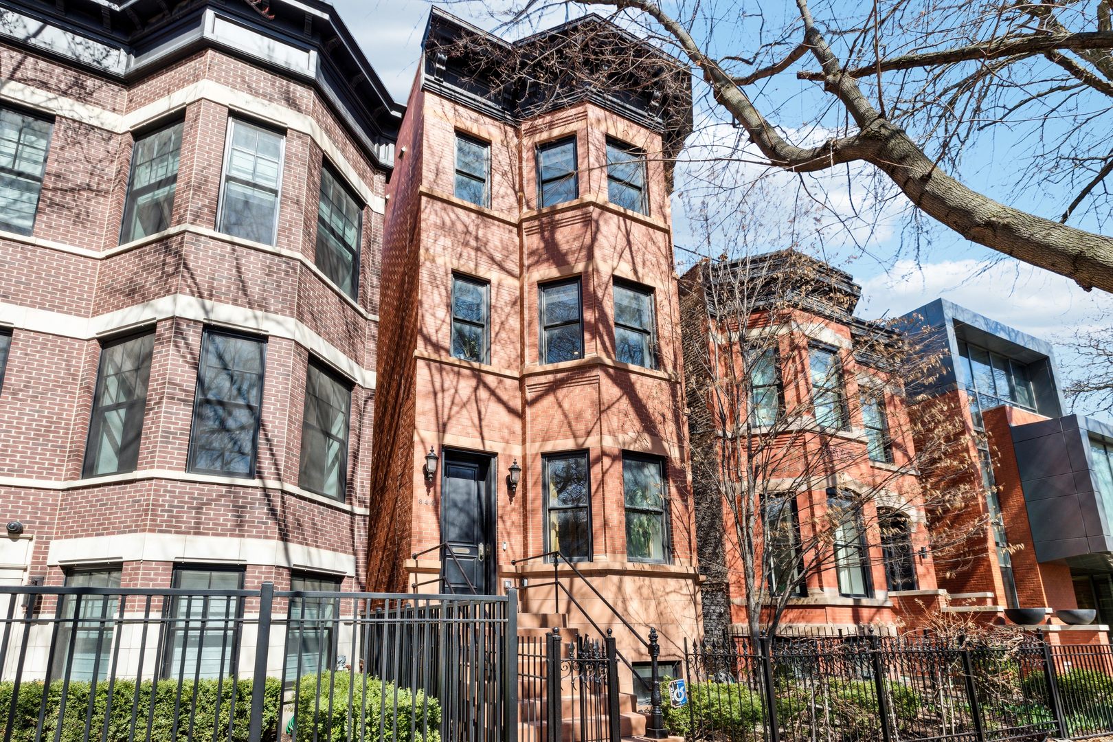 844 W Webster Avenue Property Photo