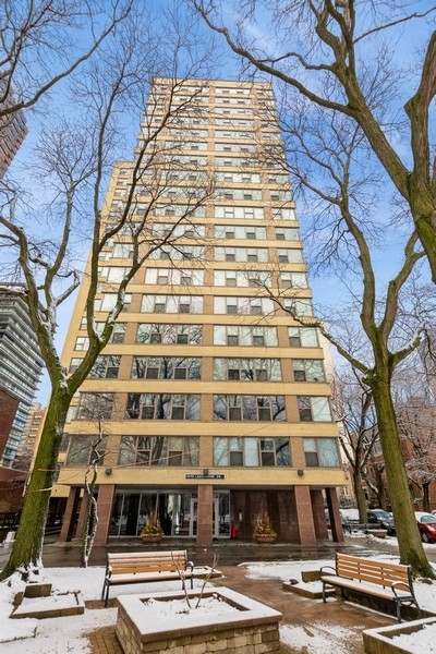 2970 N Lake Shore Dr Property Photo