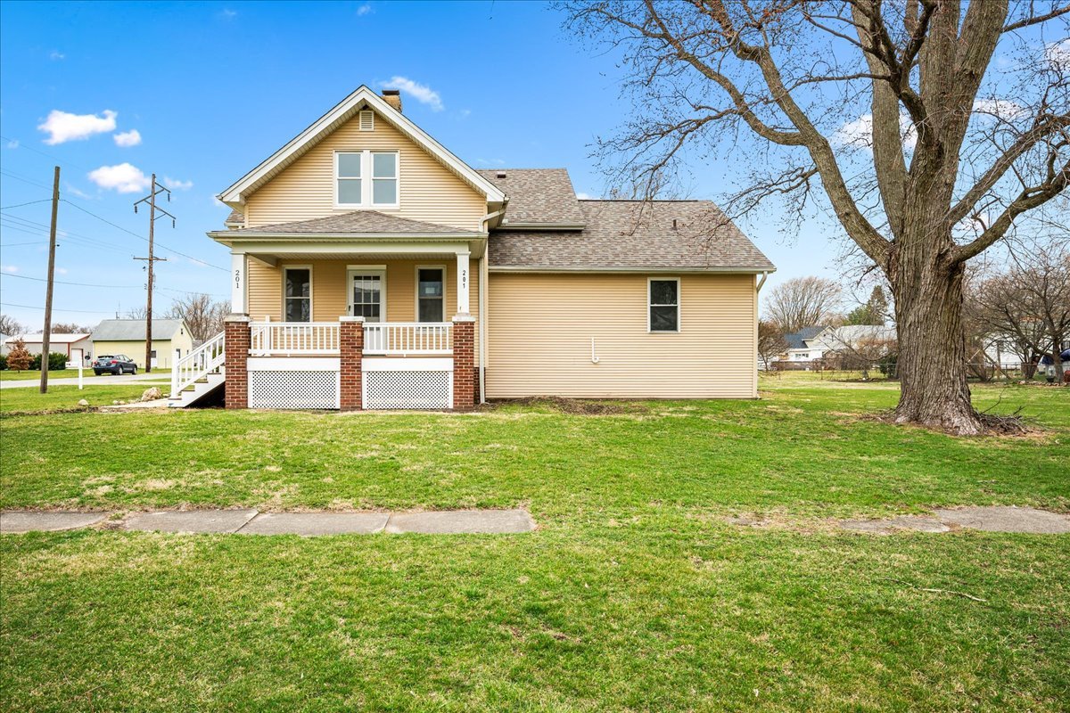 100 Real Estate Listings Main Image