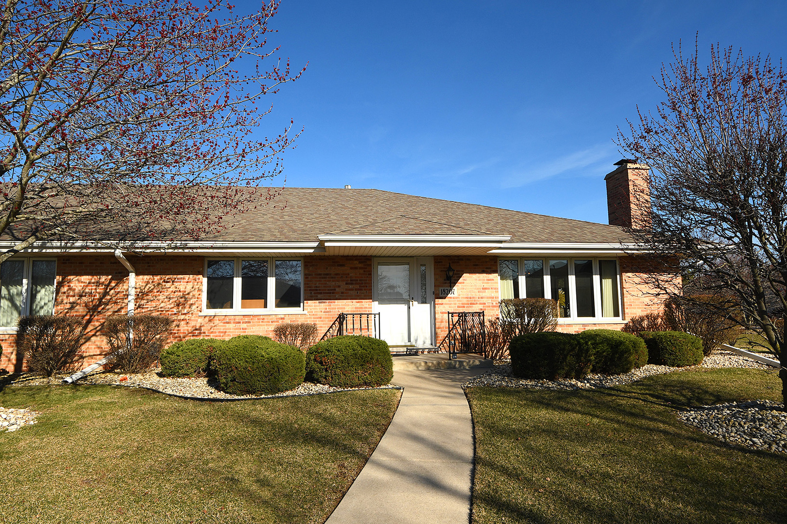 Carl Sandburg High School Real Estate Listings Main Image