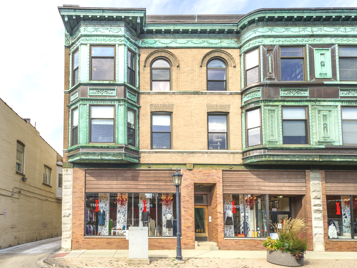 200 Real Estate Listings Main Image