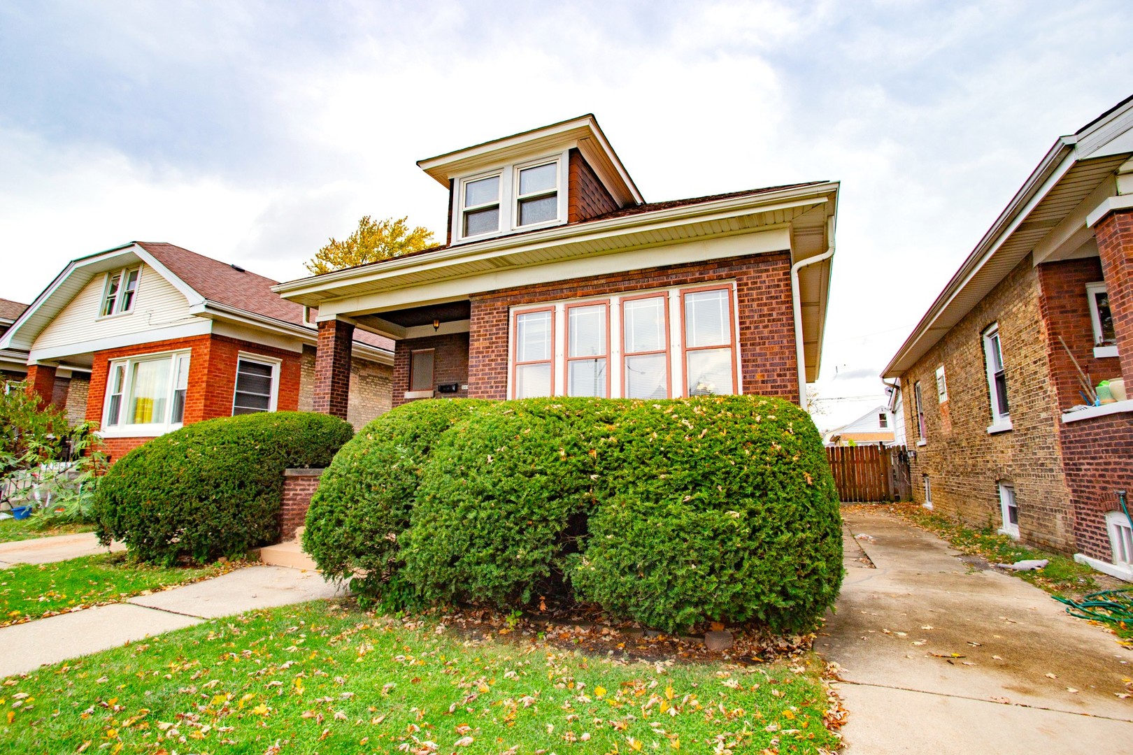 5030 W Barry Avenue Property Photo