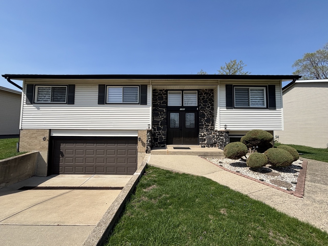 1700 W Byron Avenue Property Photo