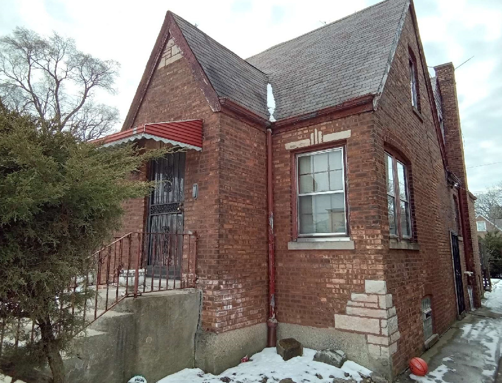 10238 S Rhodes Avenue Property Photo