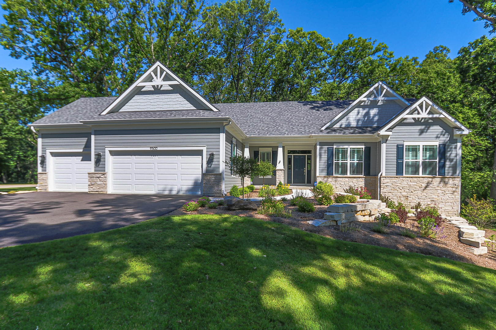 60081 Real Estate Listings Main Image