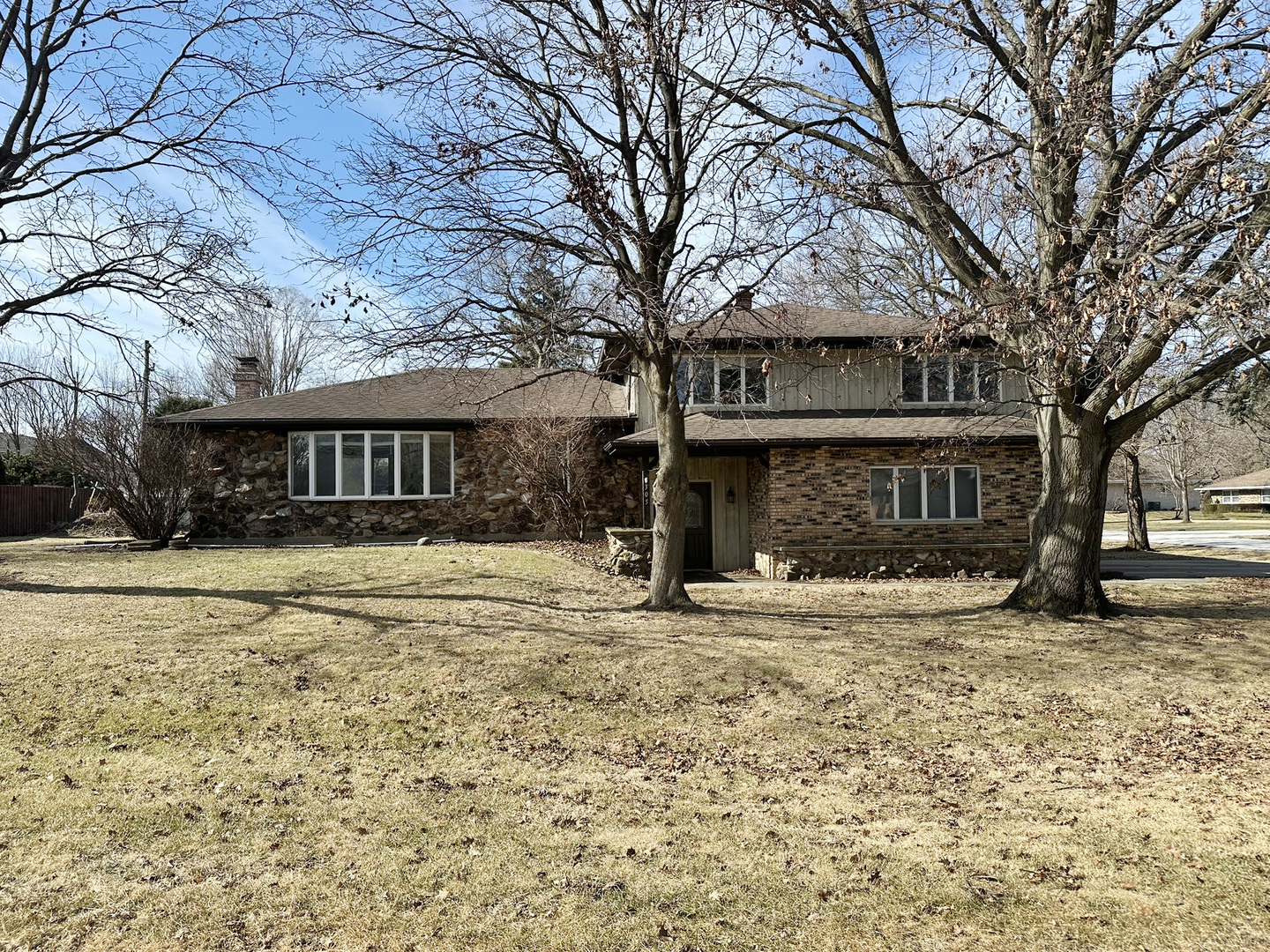 305 Doxbury Ln Property Photo