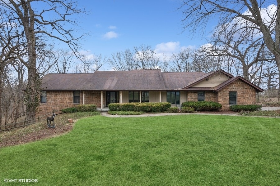 39w165 Red Cloud Lane Property Photo