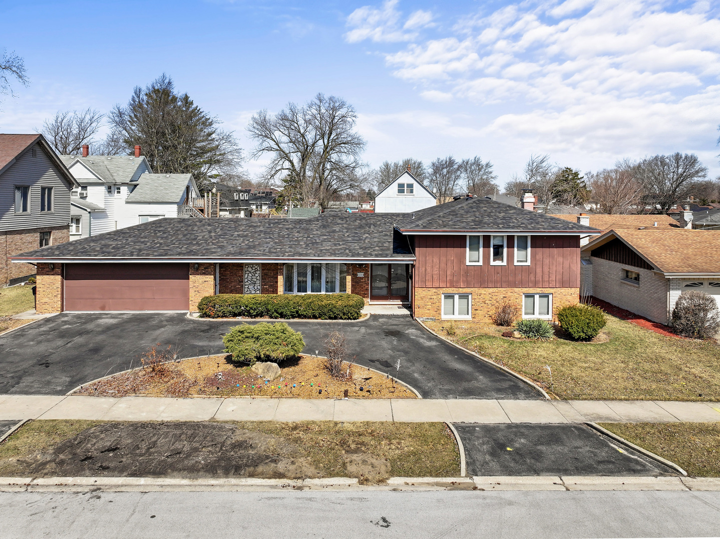 Thornwood High School Real Estate Listings Main Image