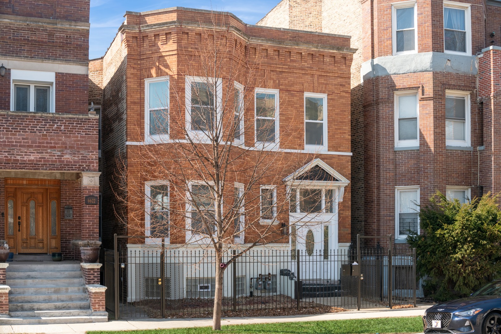 6620 S Woodlawn Avenue Property Photo 1
