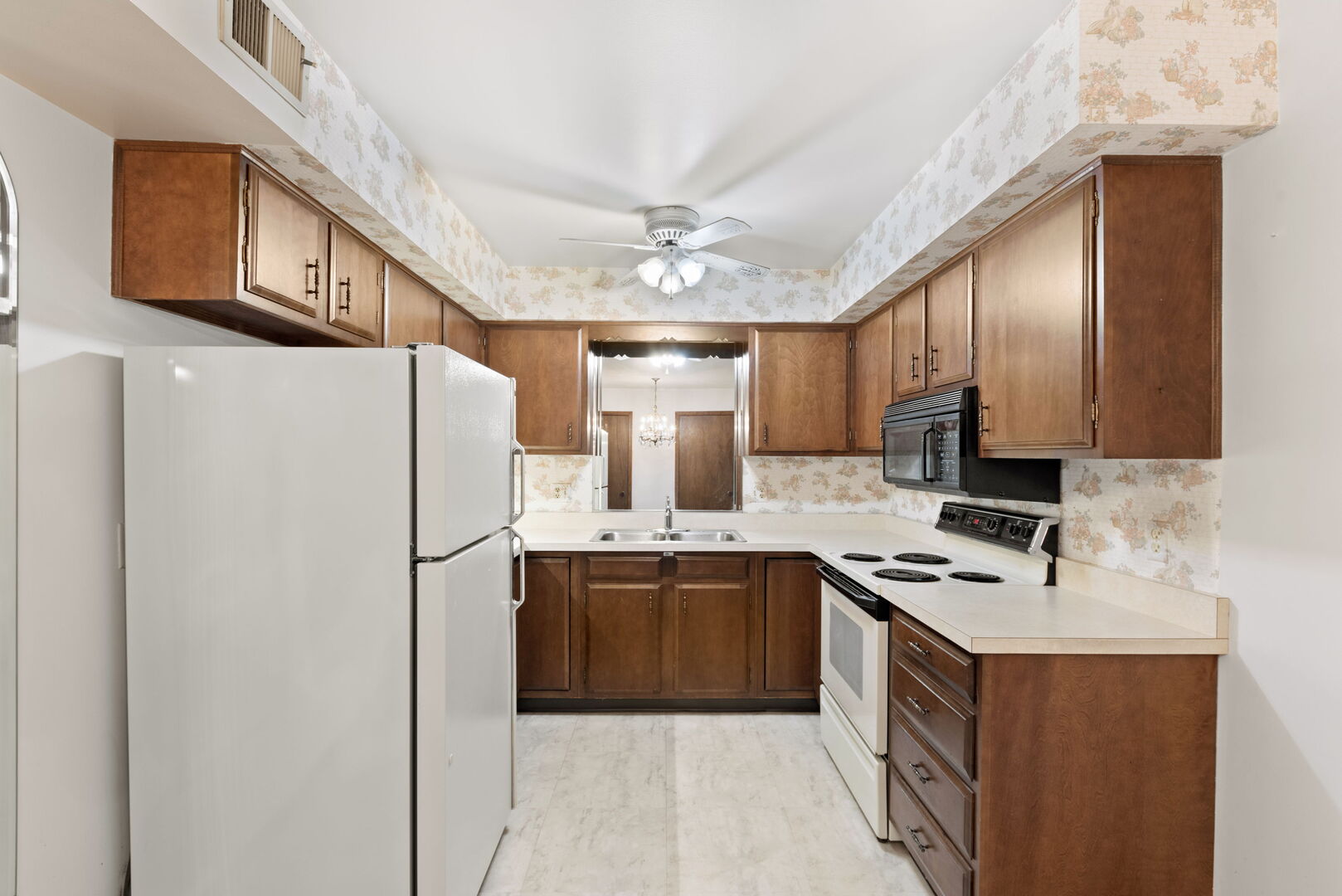 910 Camellia Drive 12 Property Photo 8