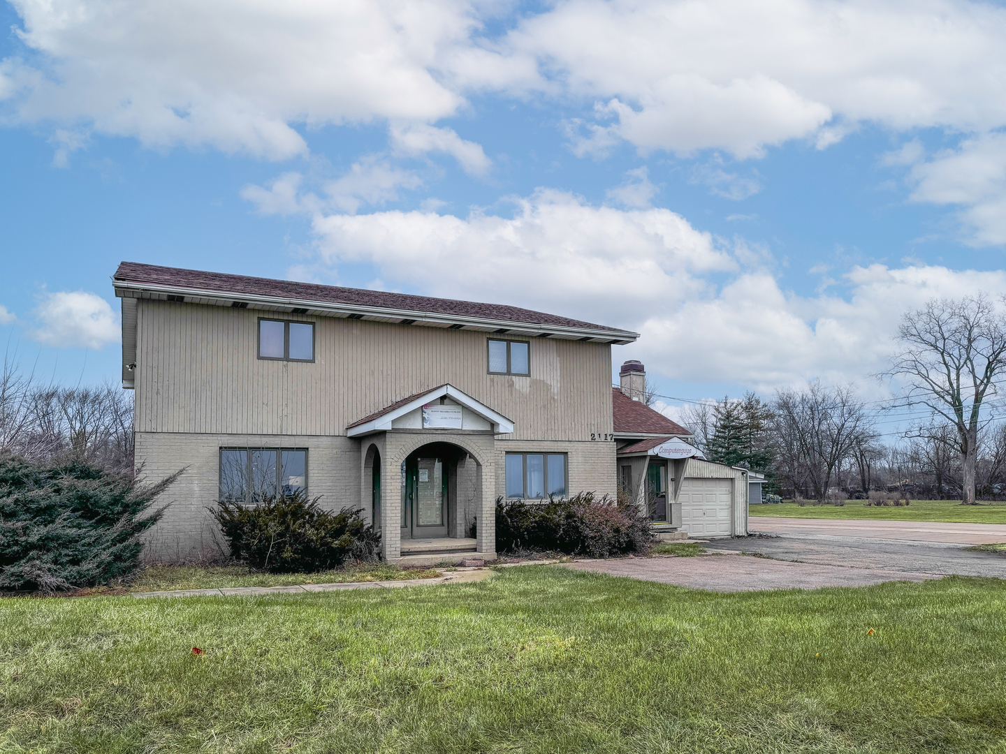 2117 W North Avenue Property Photo 1