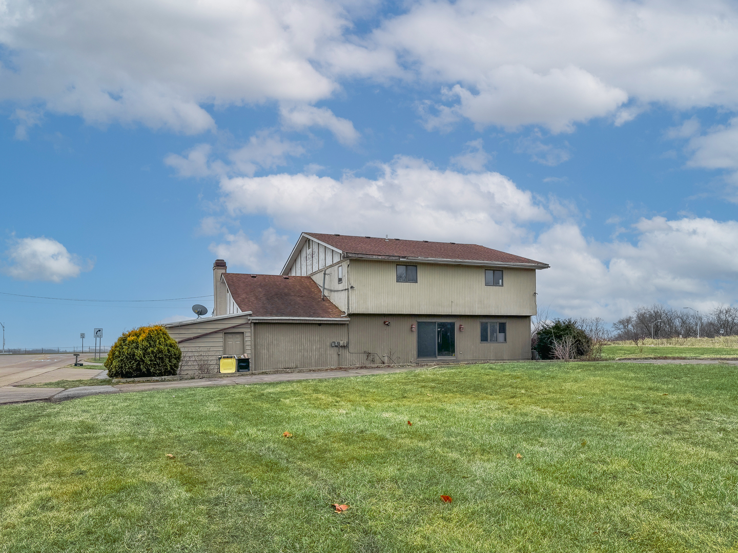 2117 W North Avenue Property Photo 3