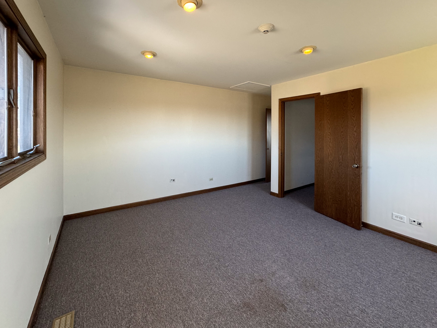 2117 W North Avenue Property Photo 19