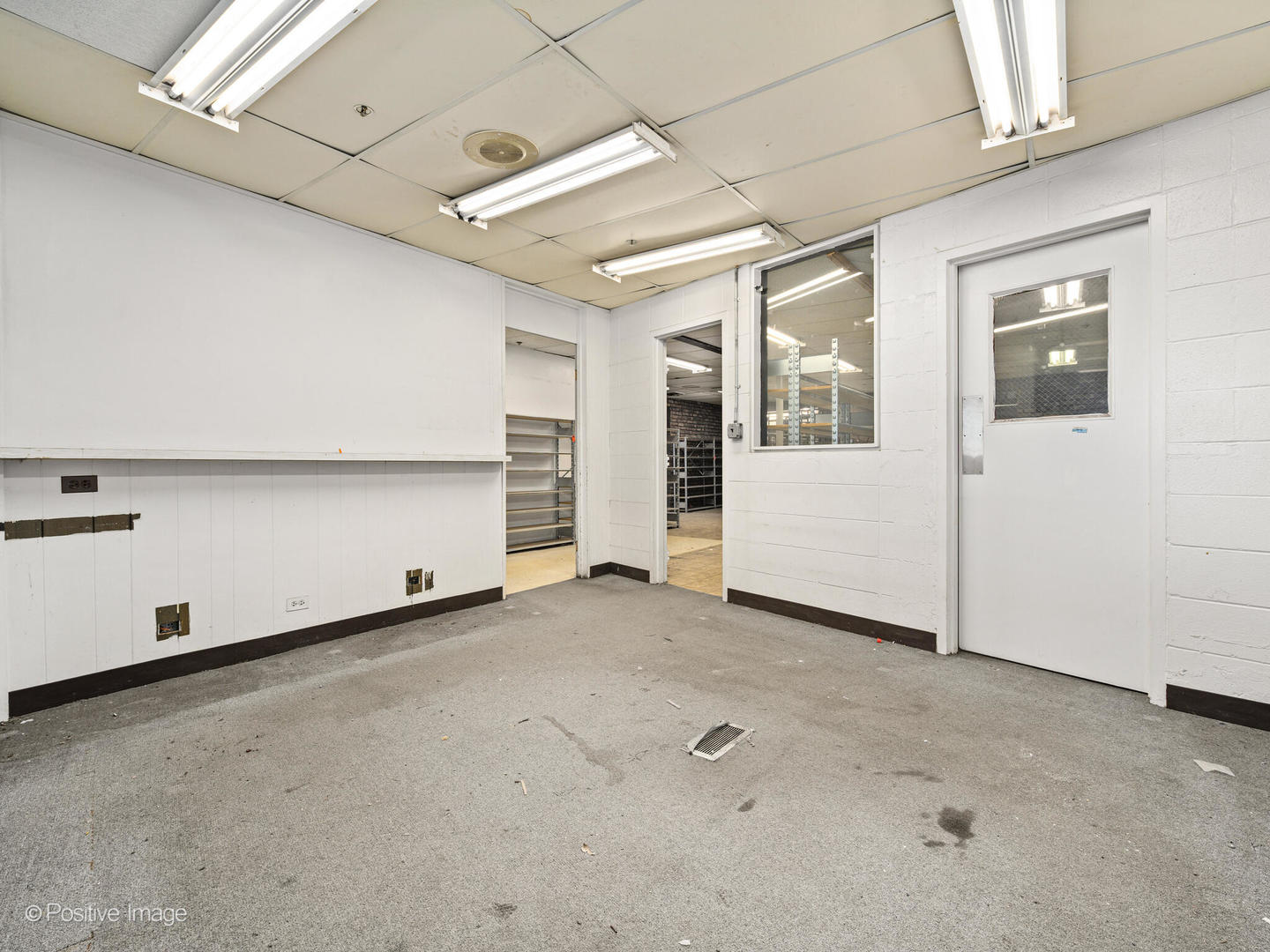 211 S Milwaukee Avenue Property Photo 10