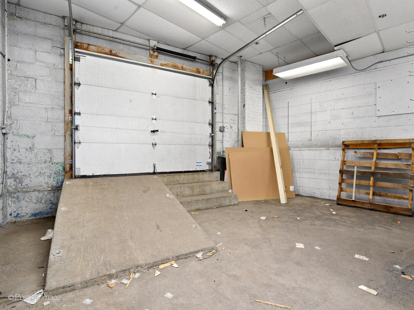 211 S Milwaukee Avenue Property Photo 14