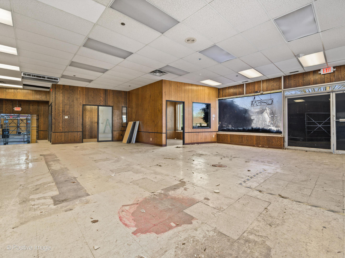211 S Milwaukee Avenue Property Photo 15