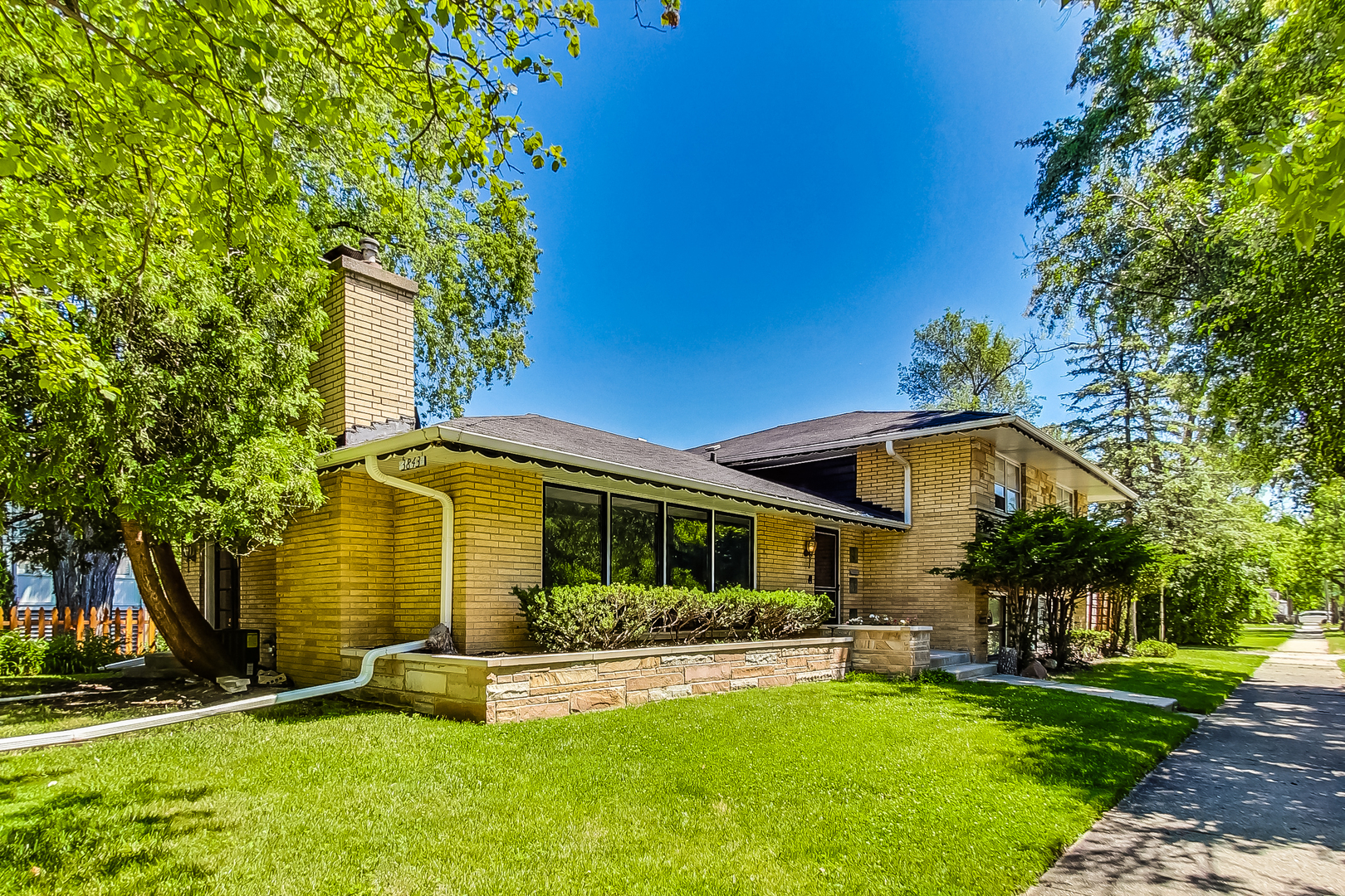 Riverside Brookfield Twp Senior Real Estate Listings Main Image