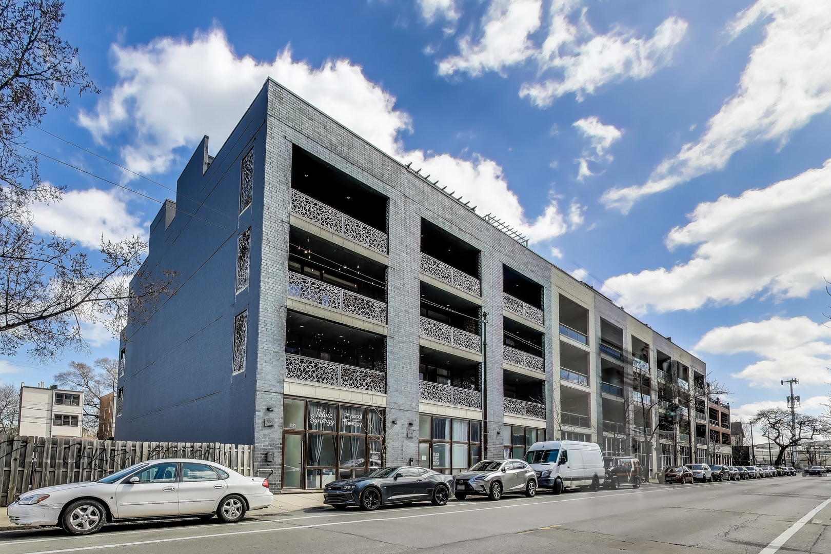 851 N California Ave Property Photo