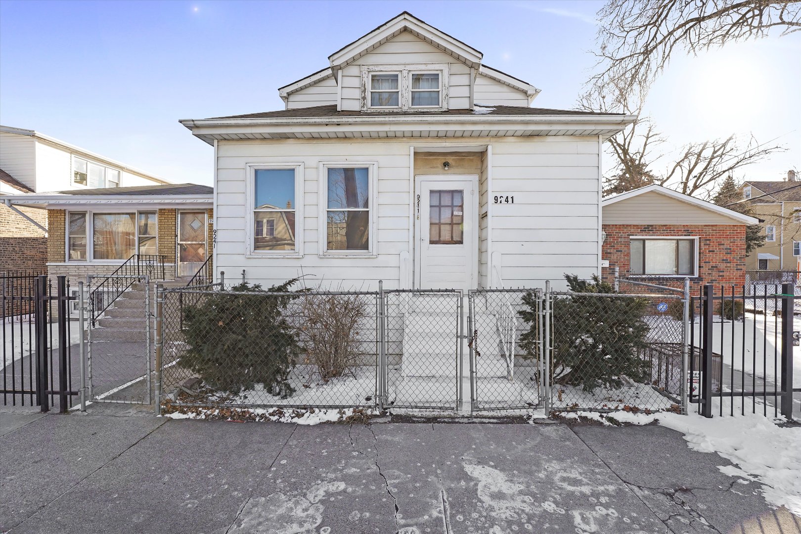 9241 S Blackstone Avenue Property Photo
