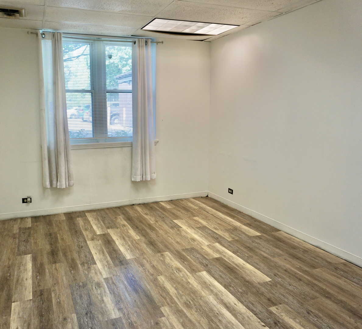 105 S Roselle Road Property Photo 6