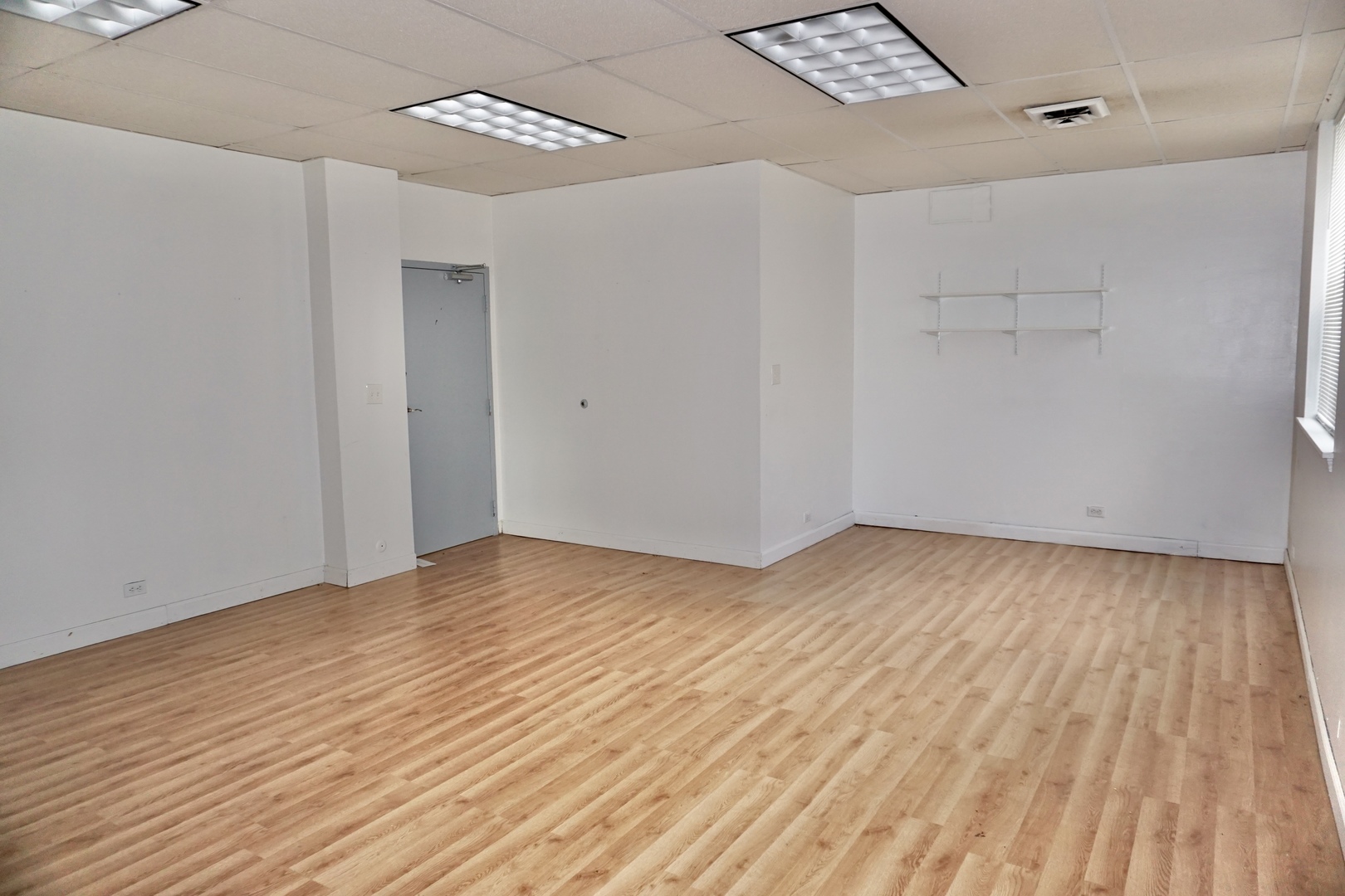 105 S Roselle Road Property Photo 7