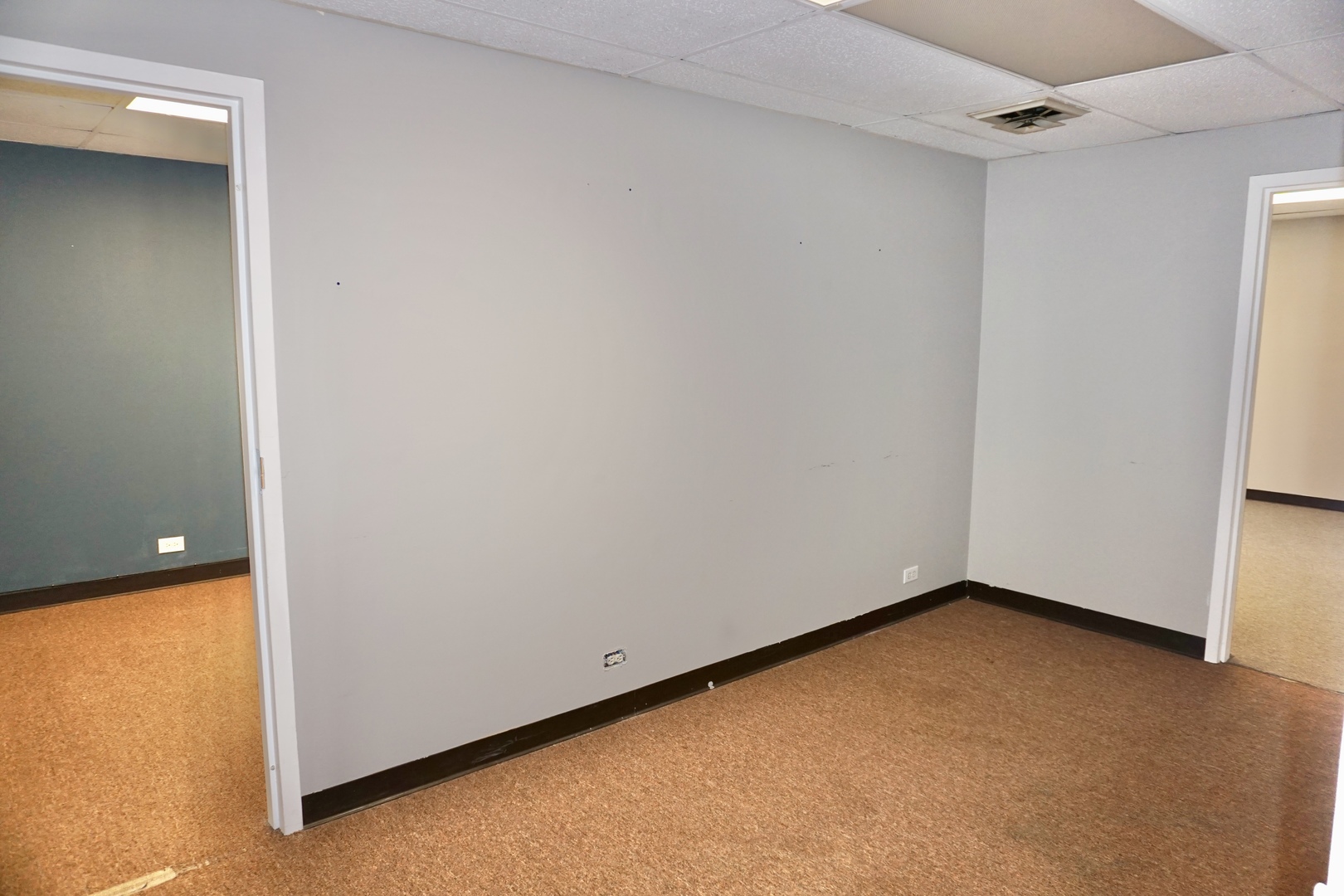 105 S Roselle Road Property Photo 9