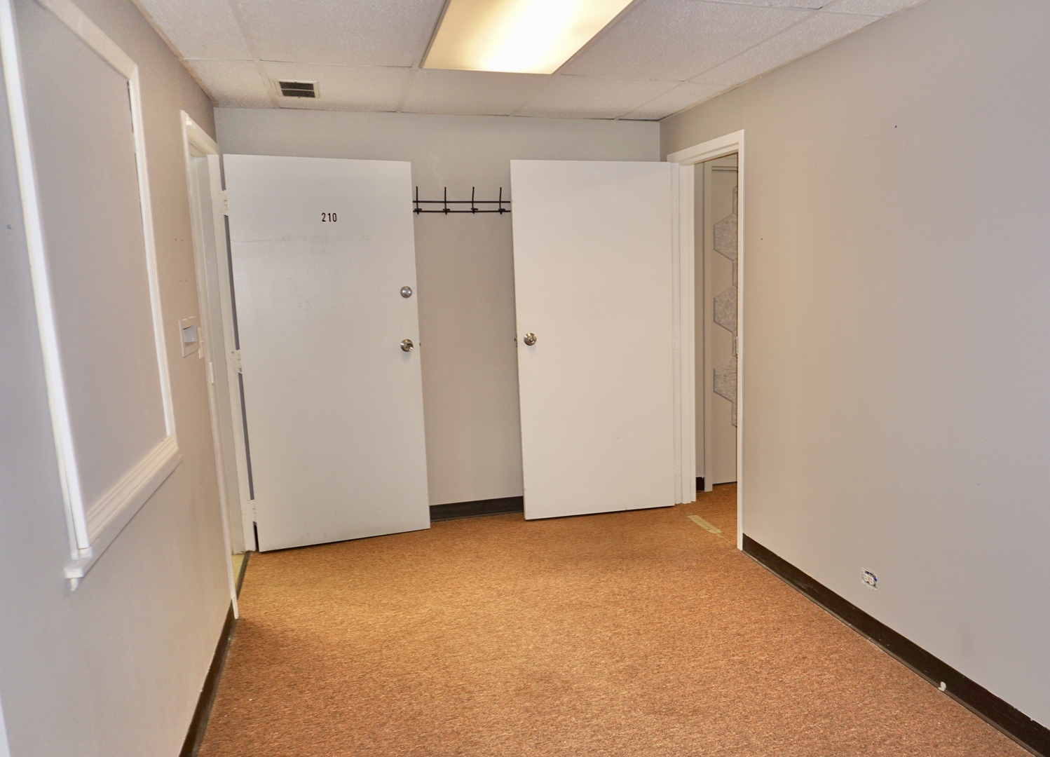 105 S Roselle Road Property Photo 11